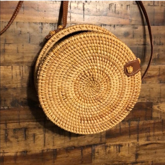 Round Straw Crossbody beach rattan summer bag - Picture 3 of 6